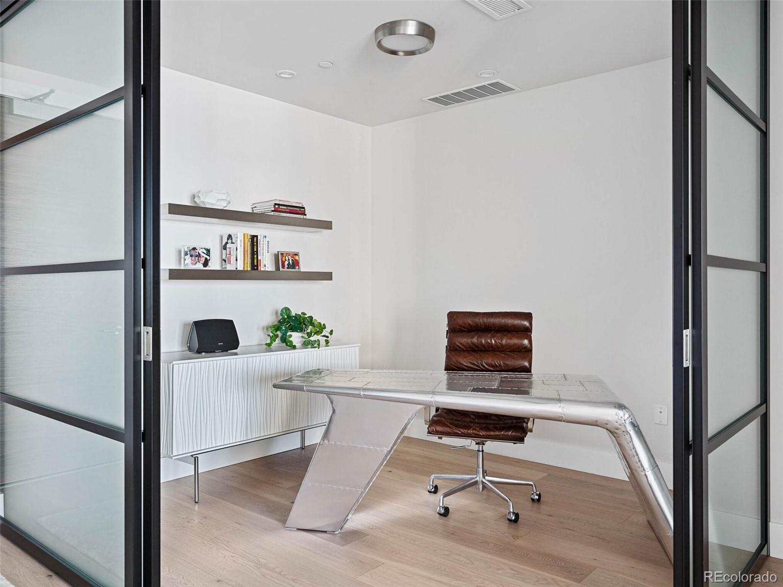 155 Steele Street Unit: 618