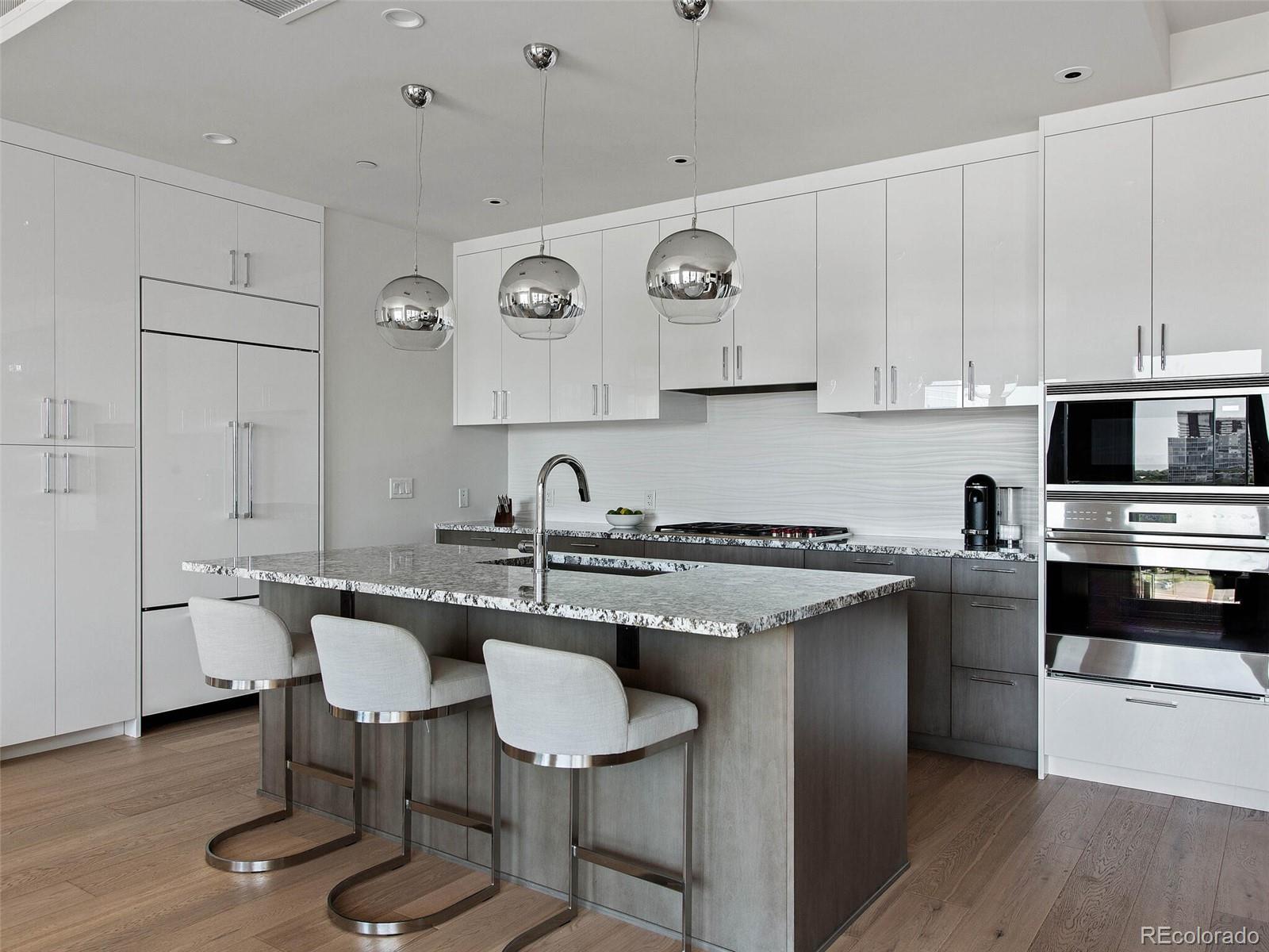 155 Steele Street Unit: 618
