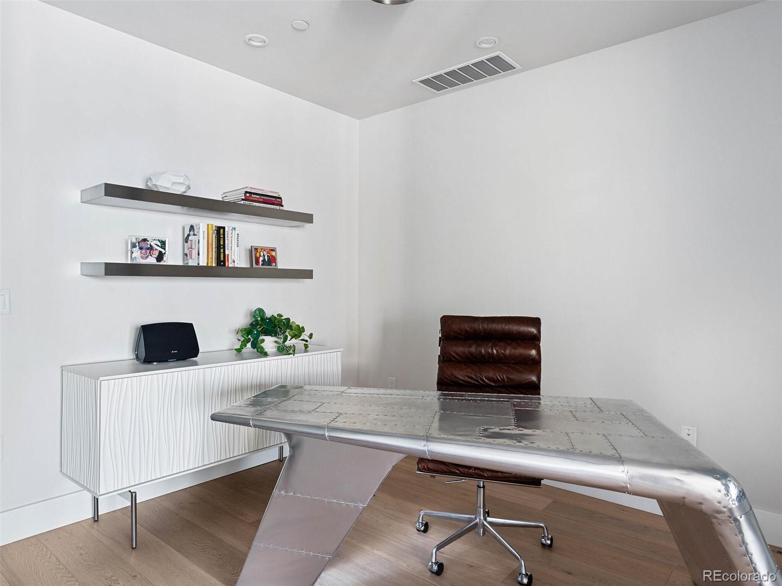 155 Steele Street Unit: 618