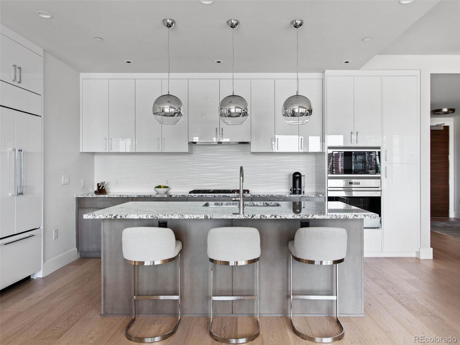 155 Steele Street Unit: 618