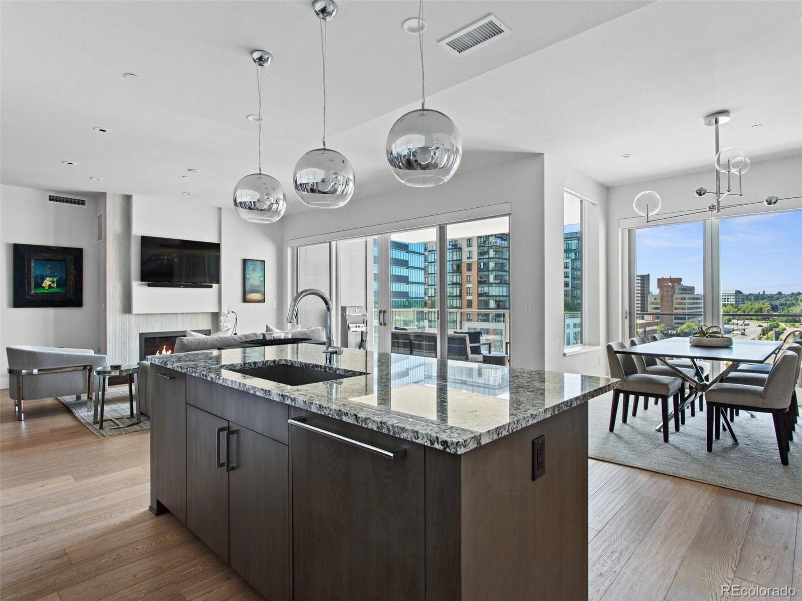 155 Steele Street Unit: 618