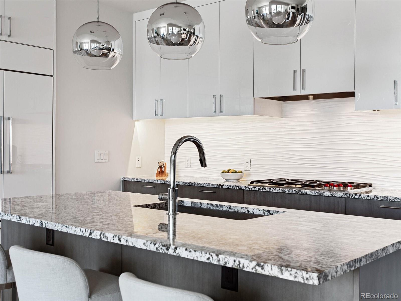 155 Steele Street Unit: 618