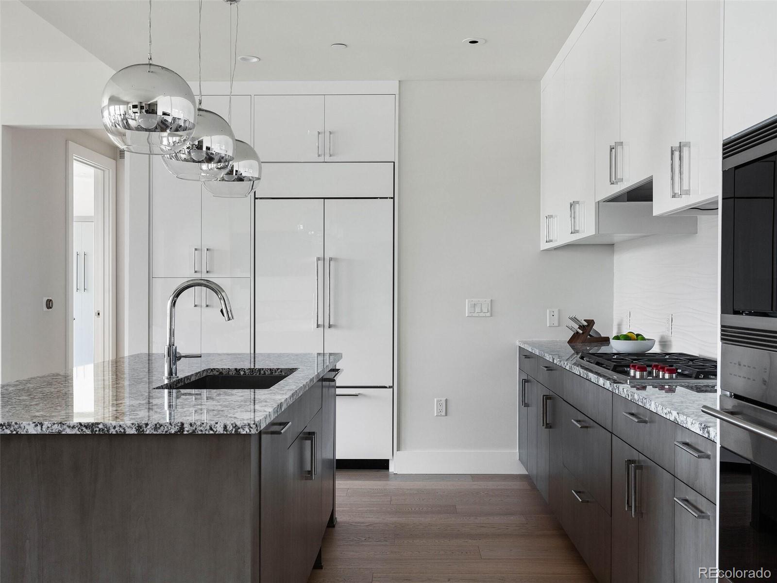 155 Steele Street Unit: 618