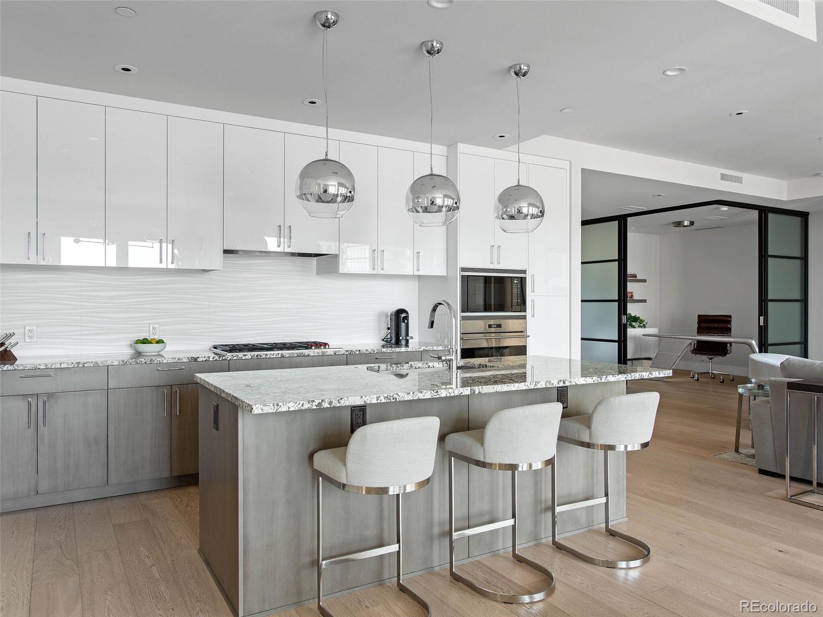 155 Steele Street Unit: 618