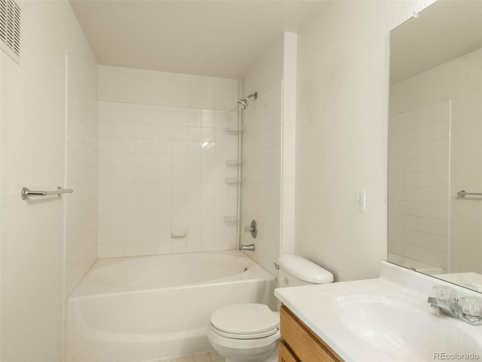 9904 E Carolina Circle Unit: 202