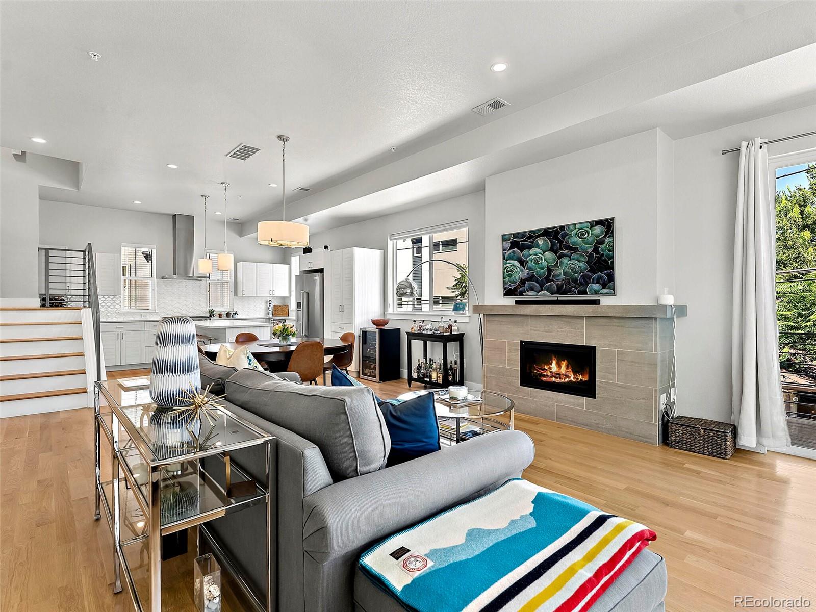 2737 W 24th Avenue Unit: 8