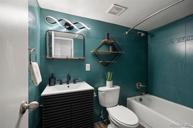 1032 N Clarkson Street Unit: 201