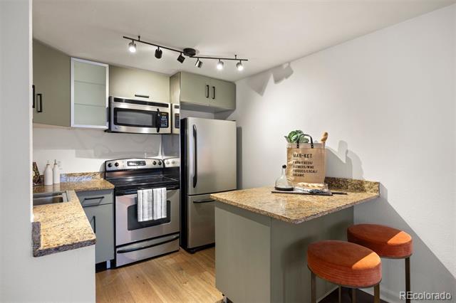 1032 N Clarkson Street Unit: 201