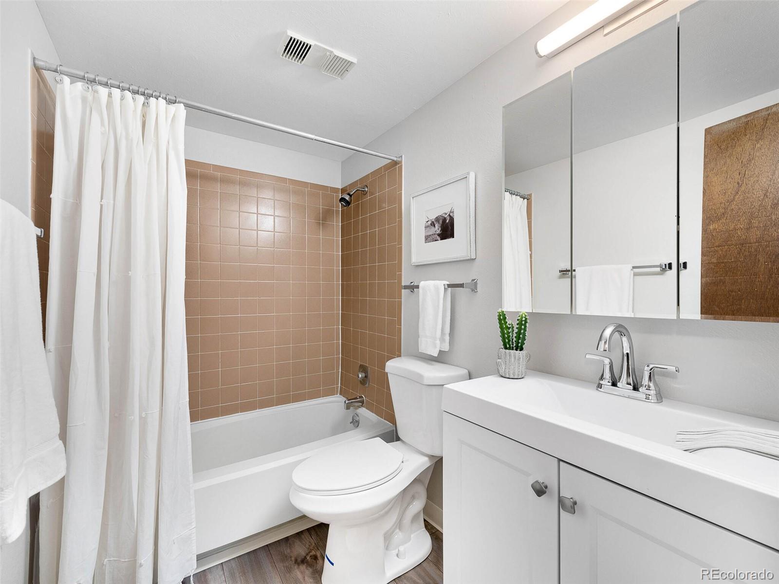 813 E 14th Avenue Unit: 4