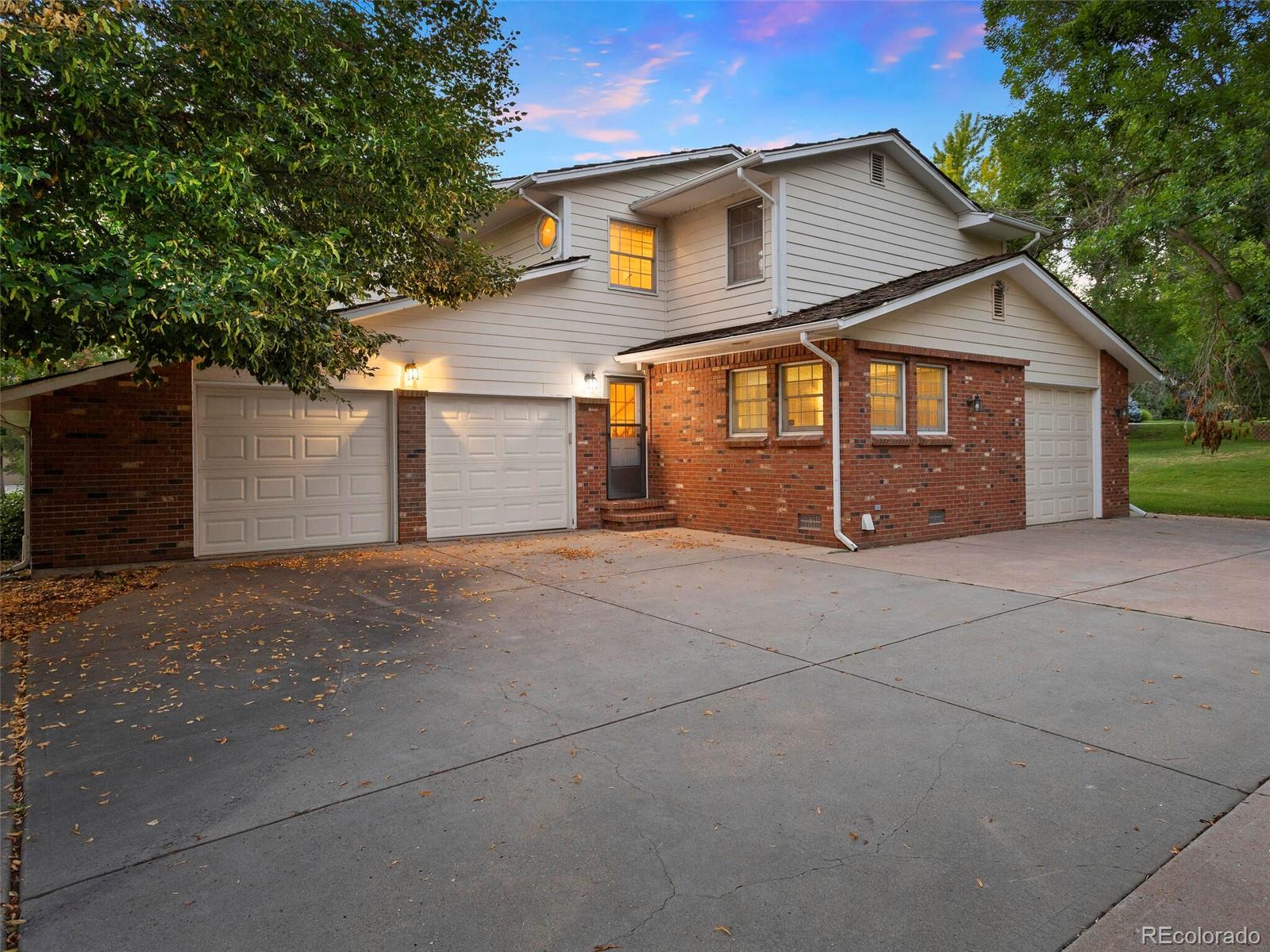 5816 Oak Creek Lane