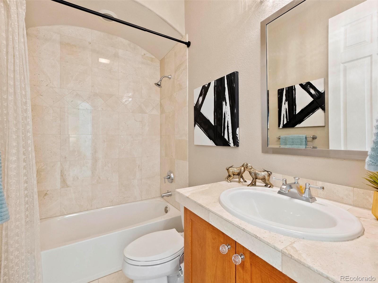 40 Madison Street Unit: 202