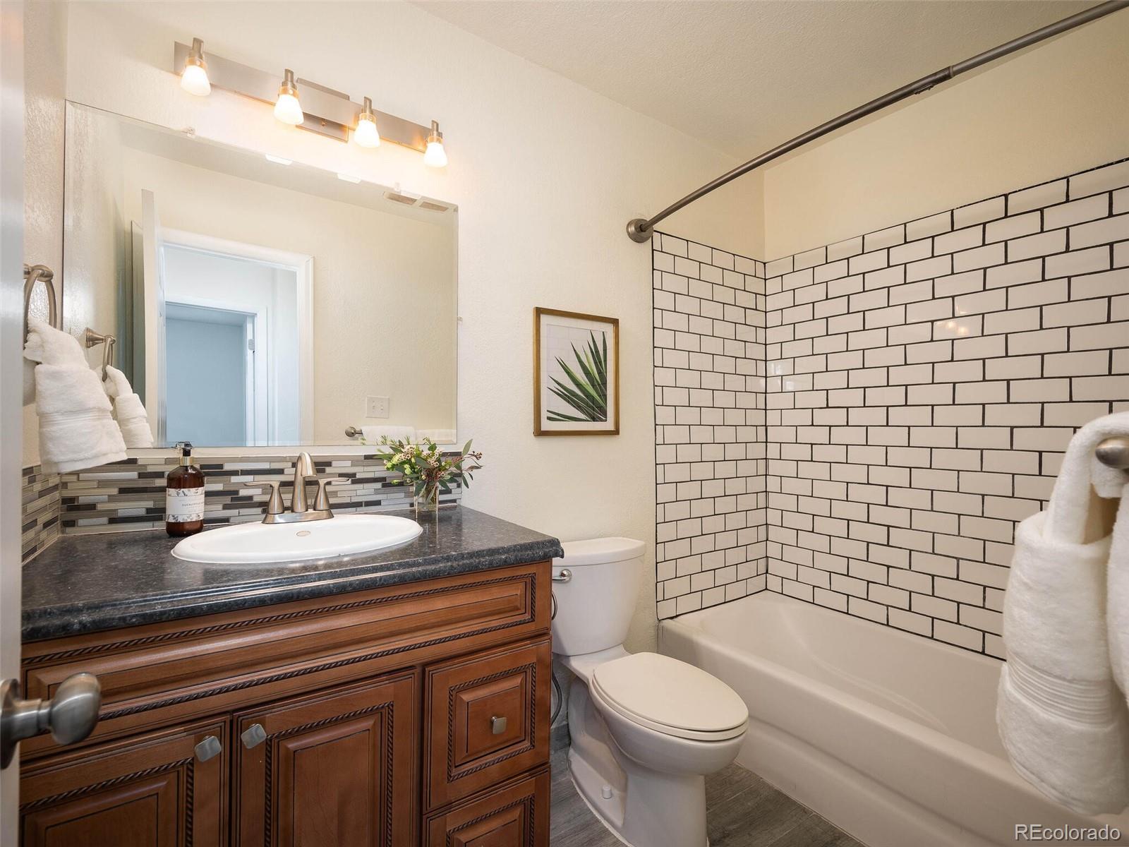 8060 W 9th Avenue Unit: 209