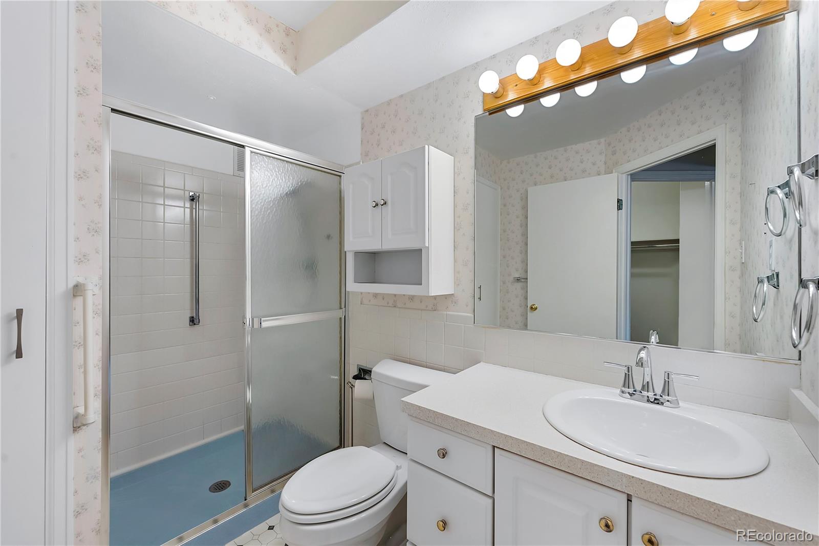 650 S Clinton Street Unit: 3C