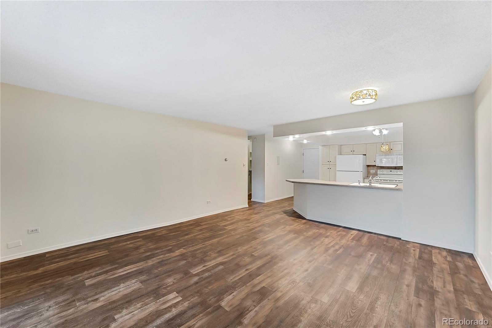 650 S Clinton Street Unit: 3C