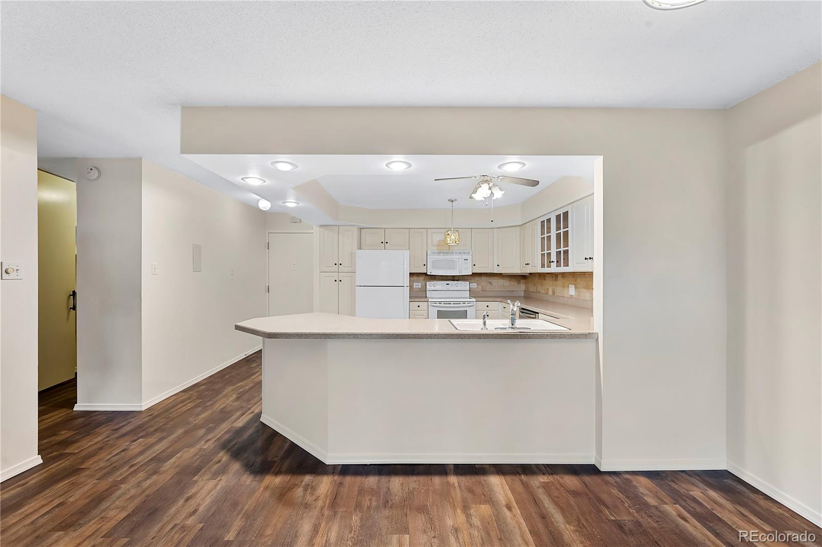 650 S Clinton Street Unit: 3C