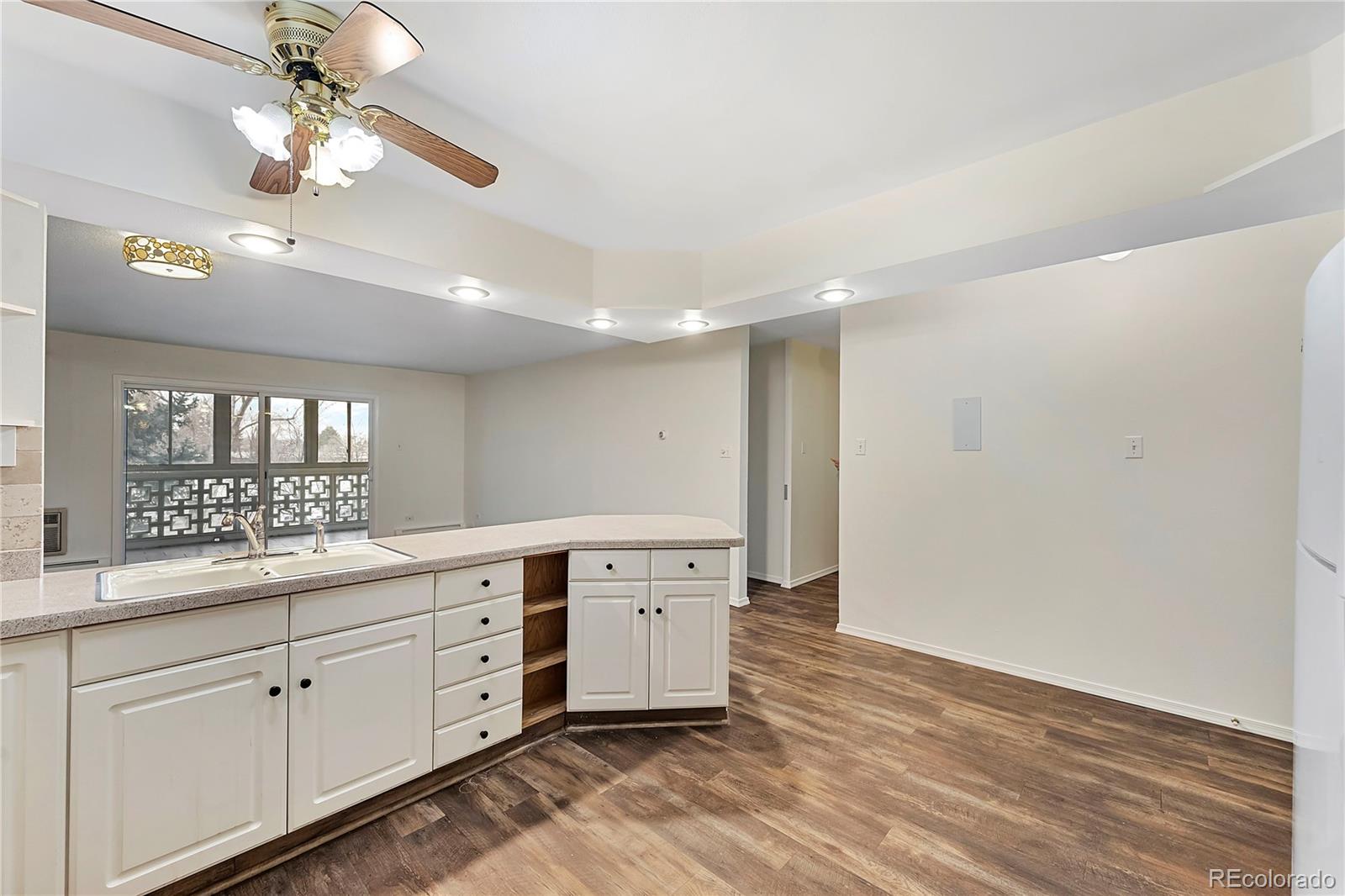 650 S Clinton Street Unit: 3C