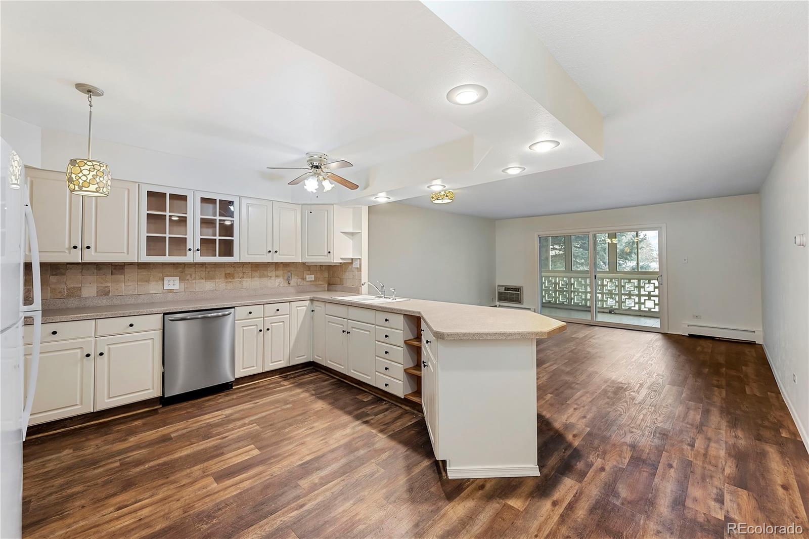 650 S Clinton Street Unit: 3C