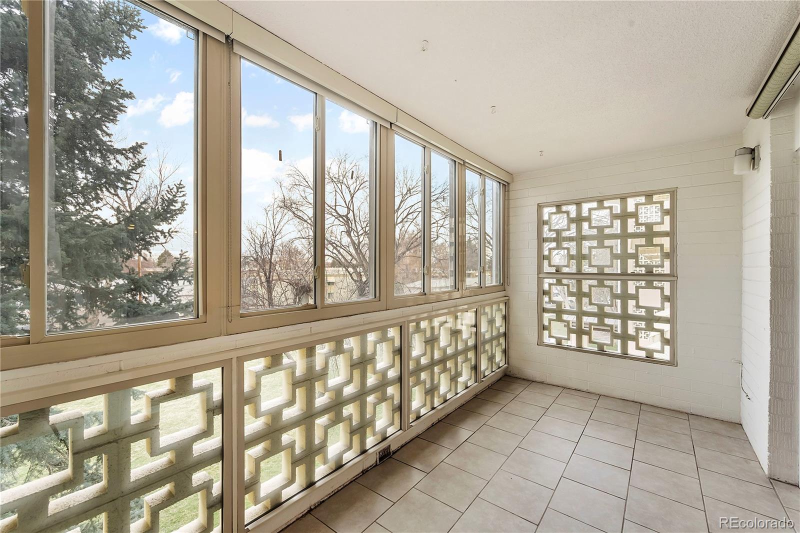 650 S Clinton Street Unit: 3C