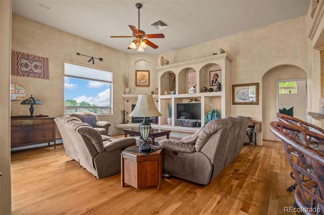 419 Saddle Court