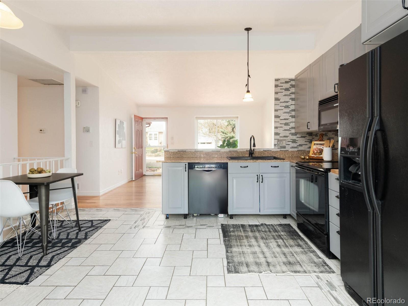 5762 W 75th Place