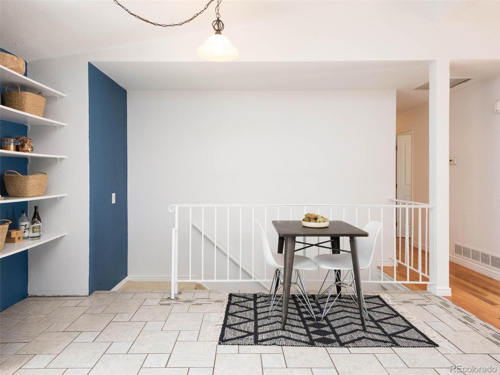5762 W 75th Place