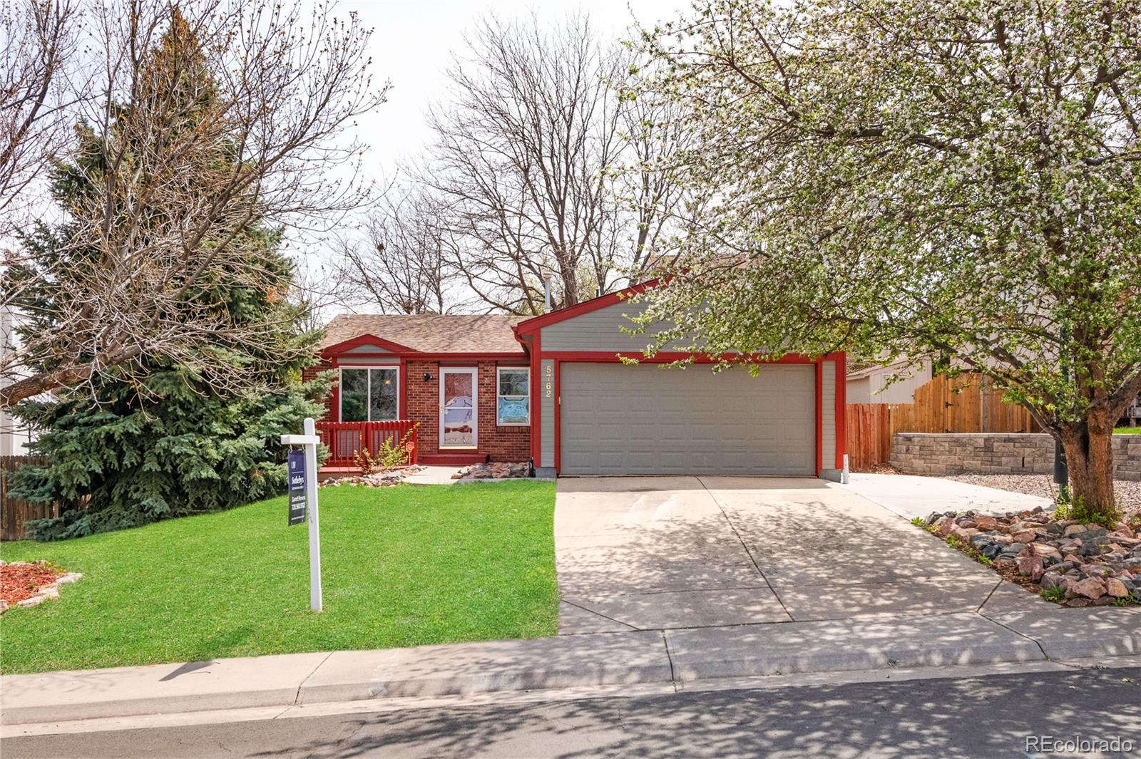 5762 W 75th Place