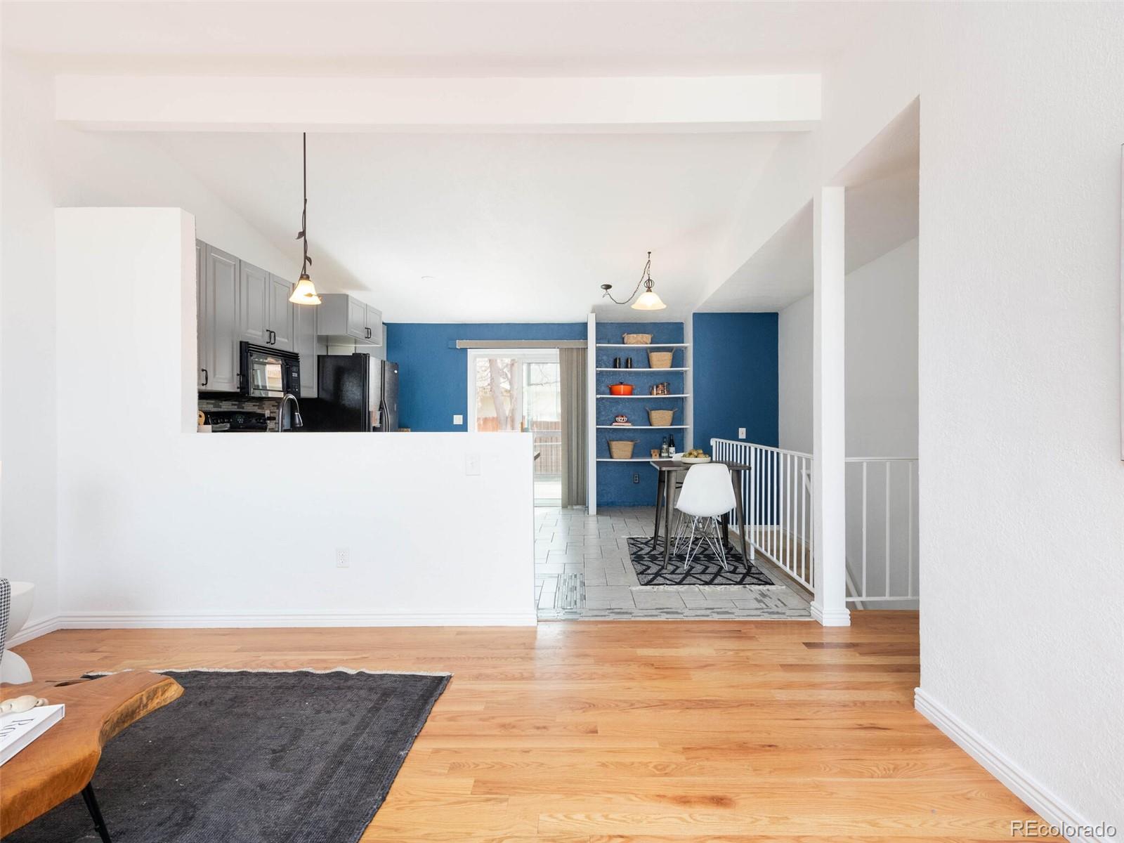 5762 W 75th Place