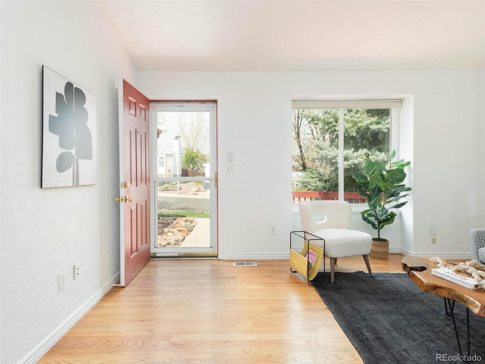 5762 W 75th Place