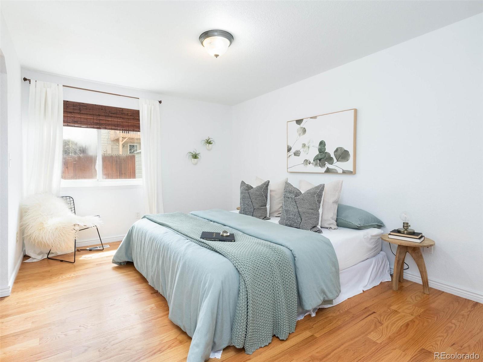 5762 W 75th Place