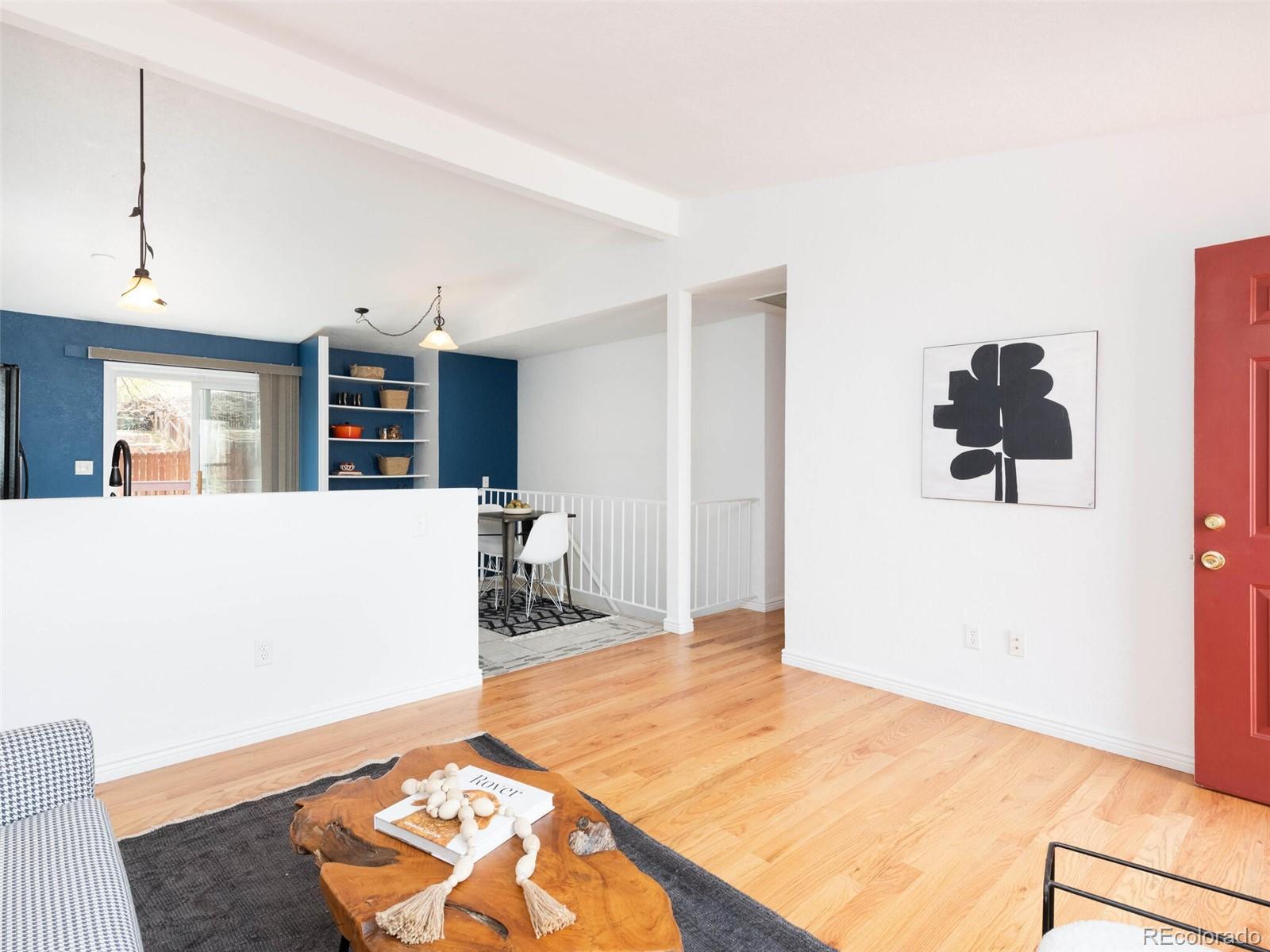 5762 W 75th Place