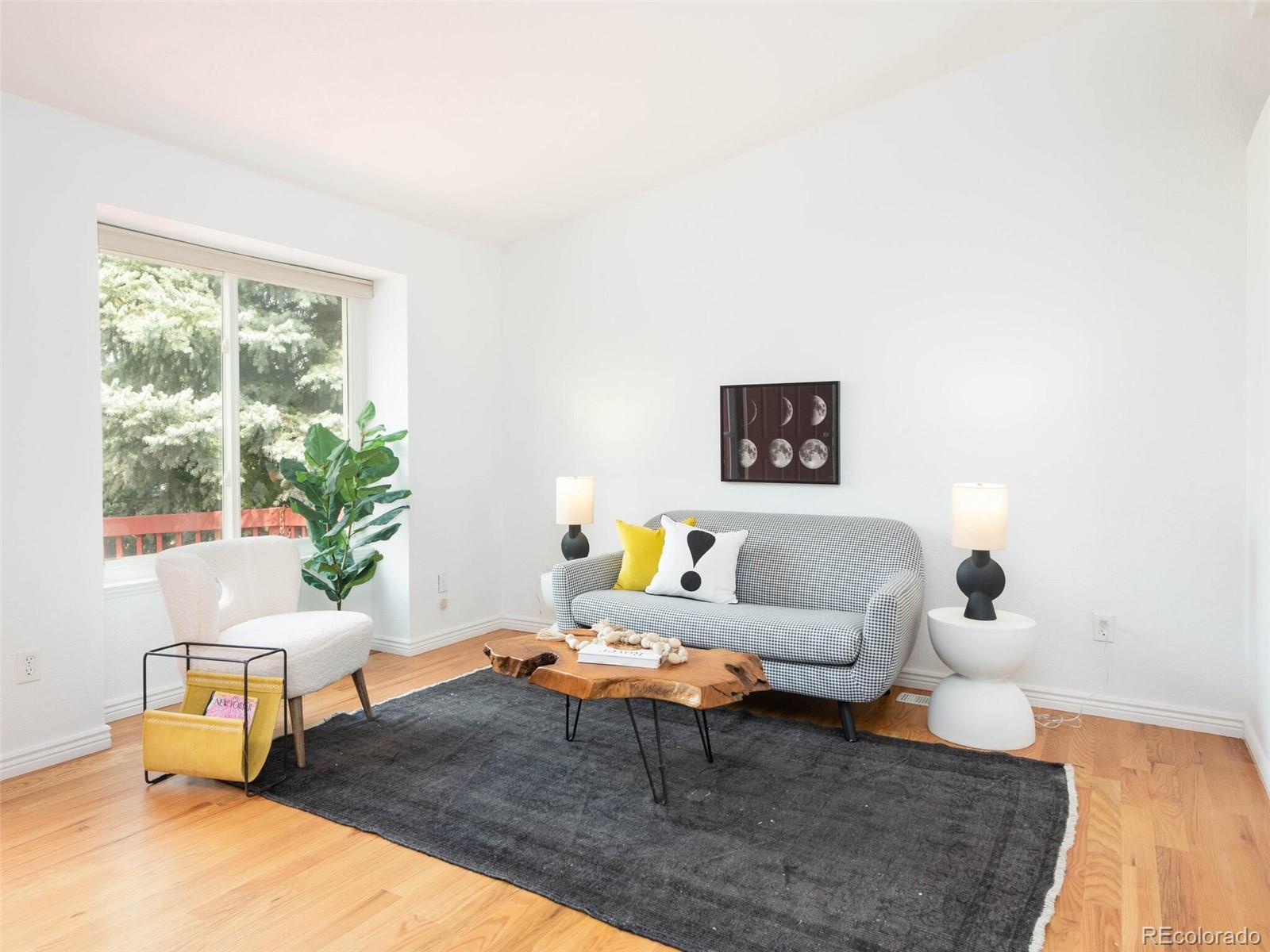 5762 W 75th Place