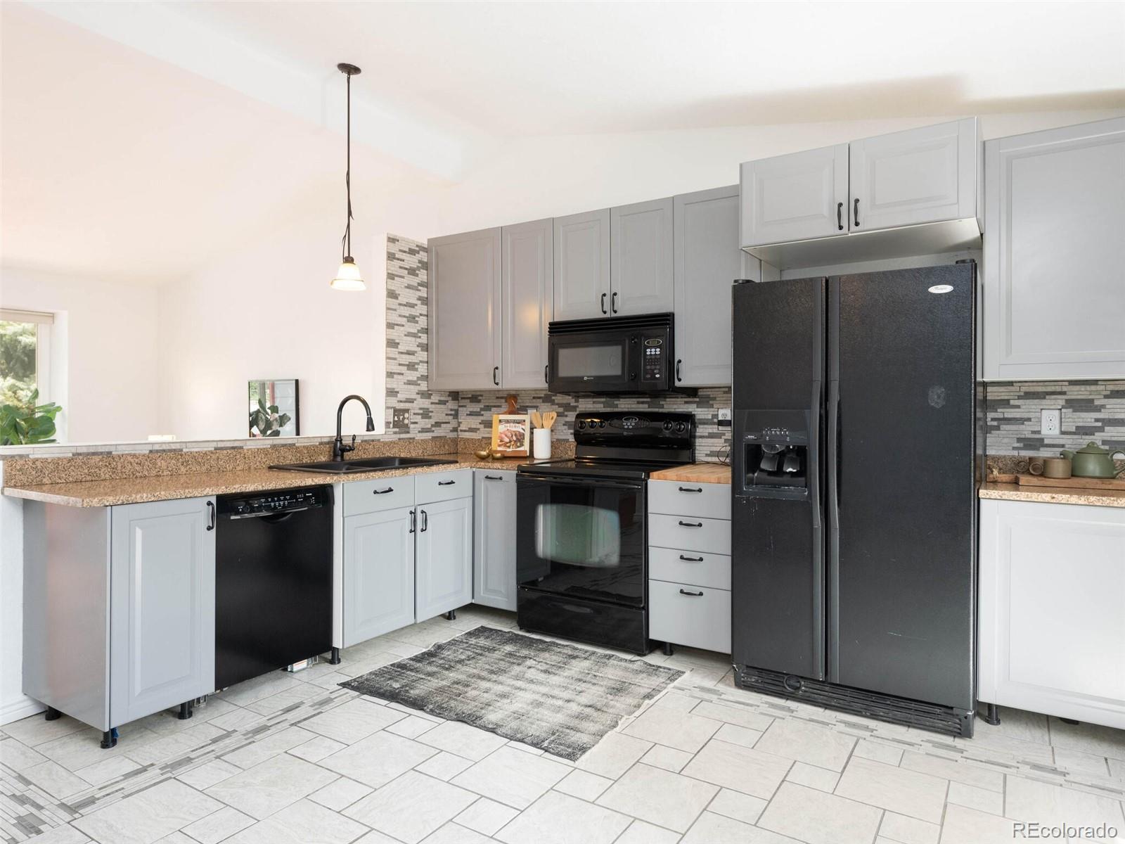 5762 W 75th Place