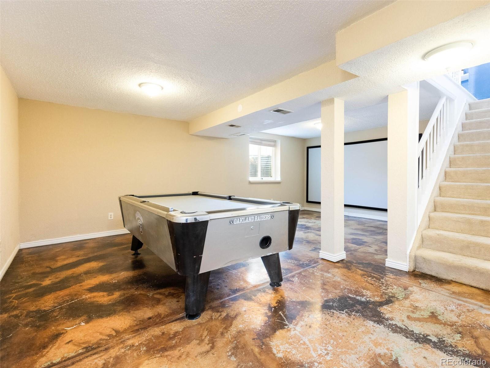 5762 W 75th Place