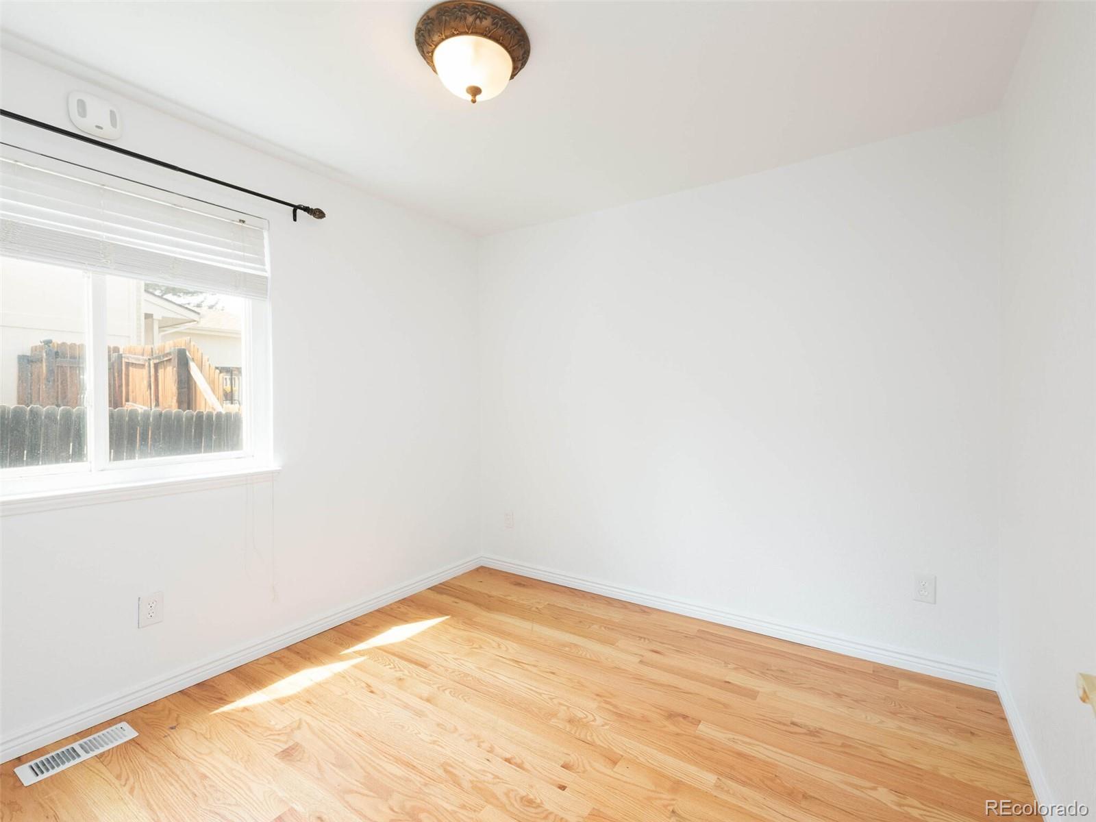 5762 W 75th Place