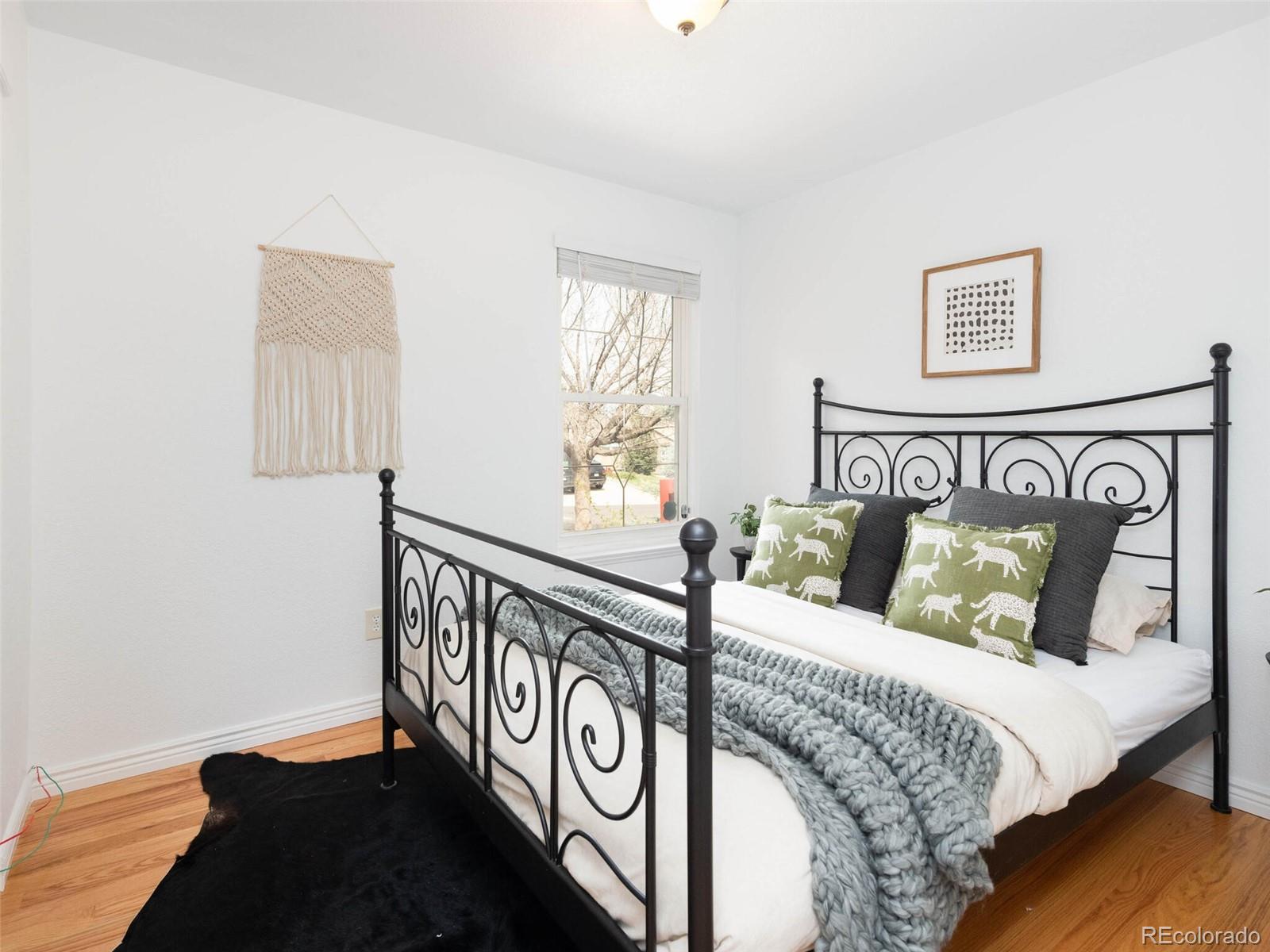 5762 W 75th Place