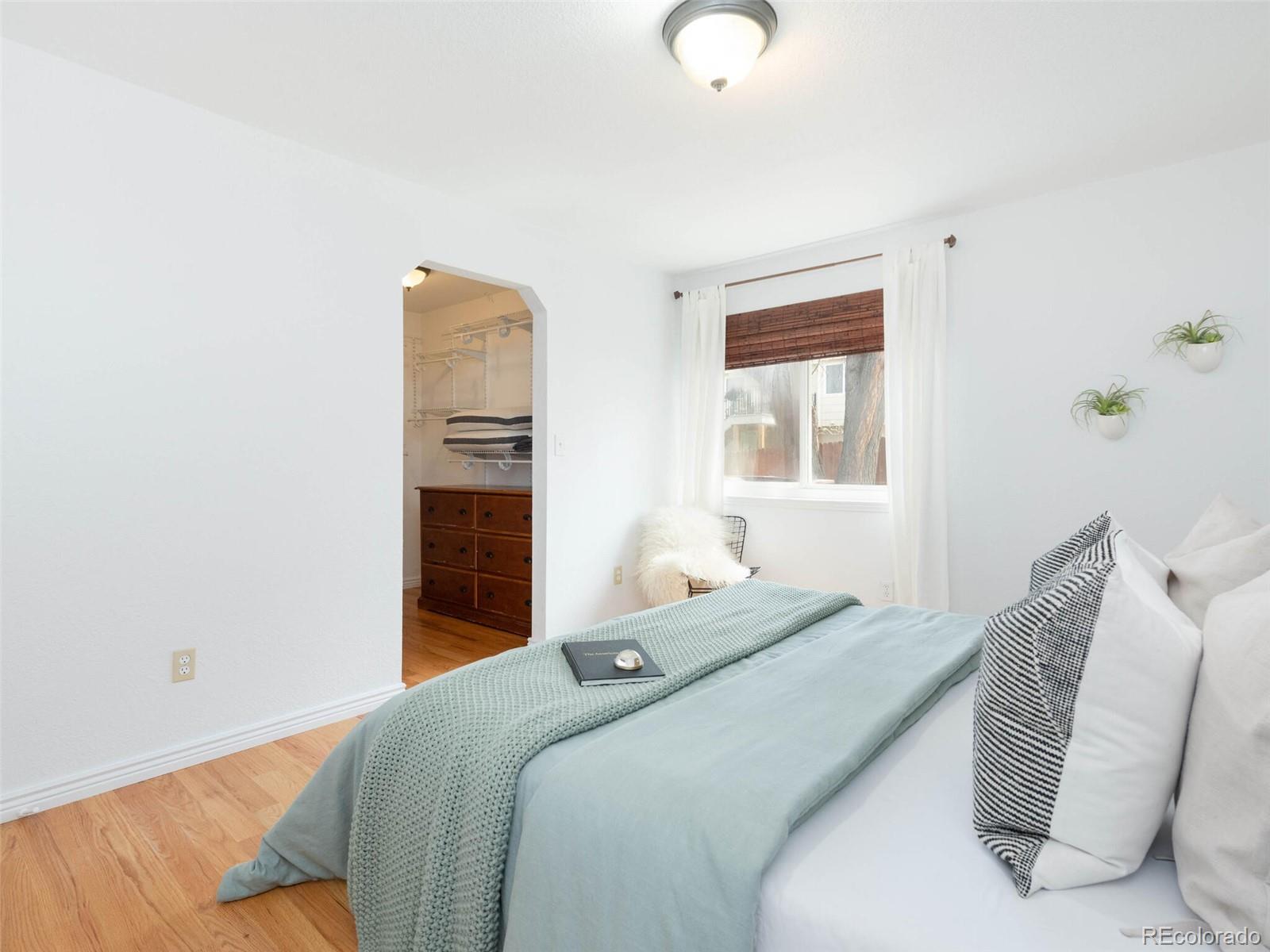 5762 W 75th Place