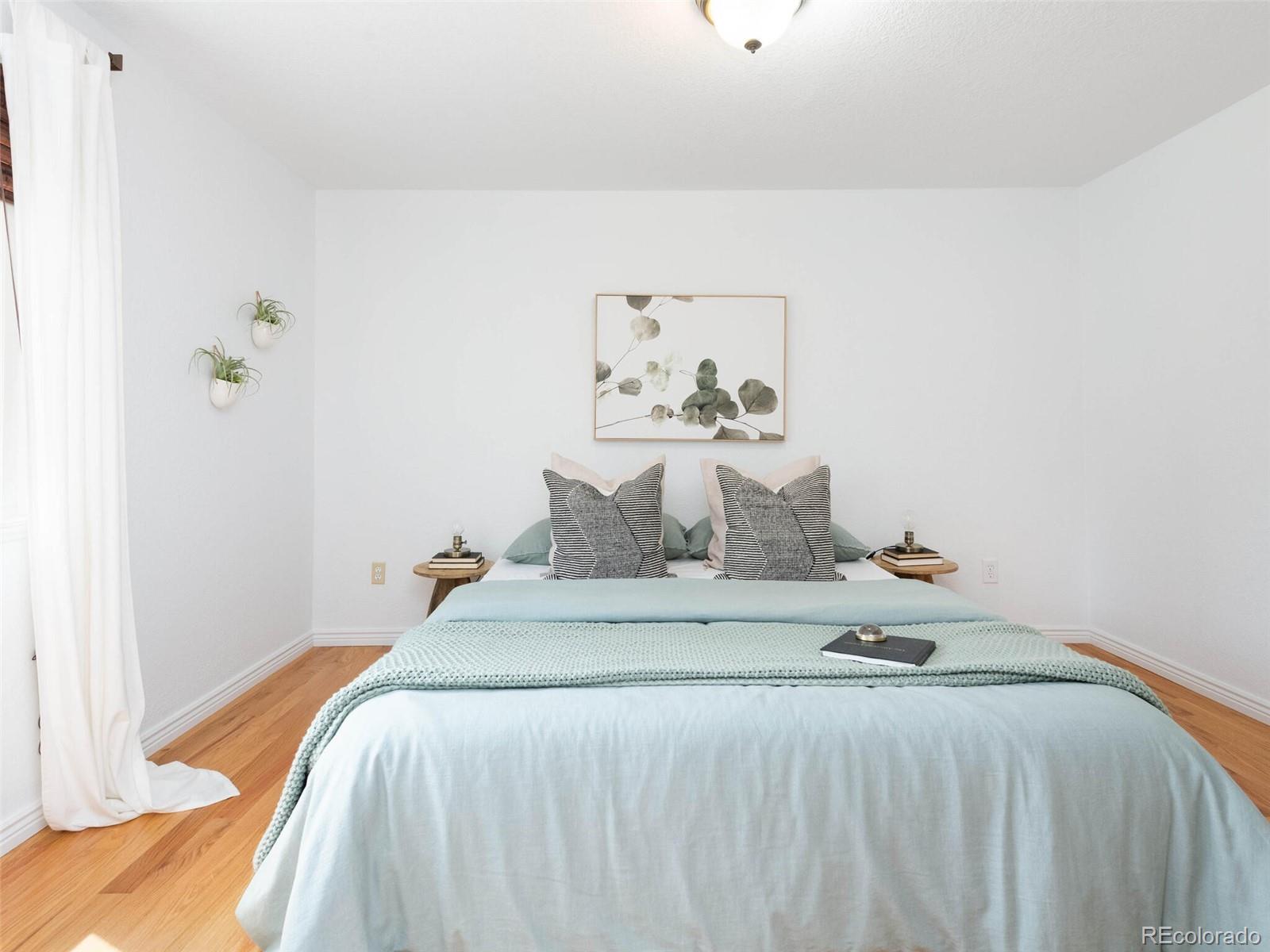 5762 W 75th Place