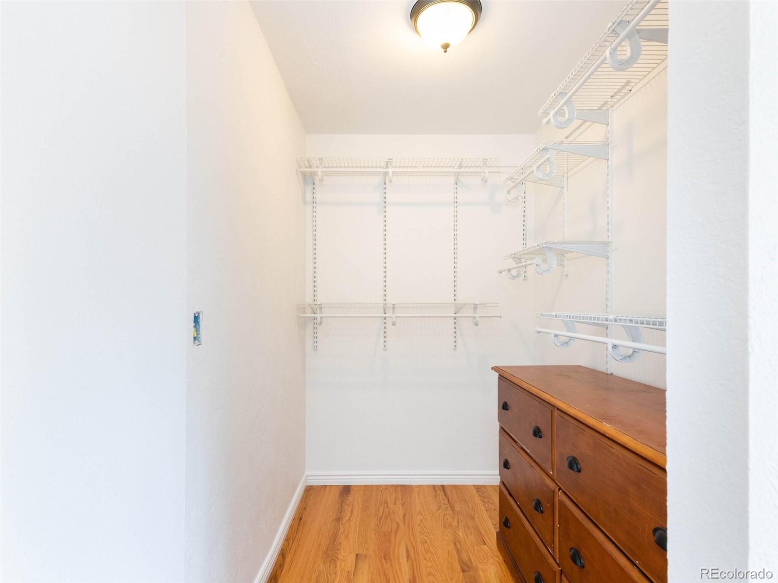 5762 W 75th Place