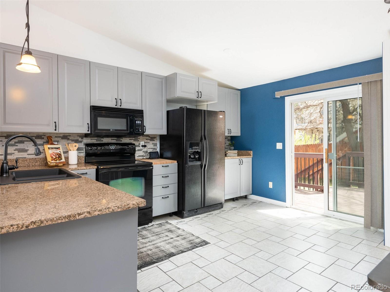 5762 W 75th Place
