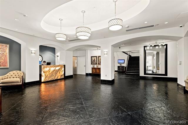 925 N Lincoln Street Unit: 4B