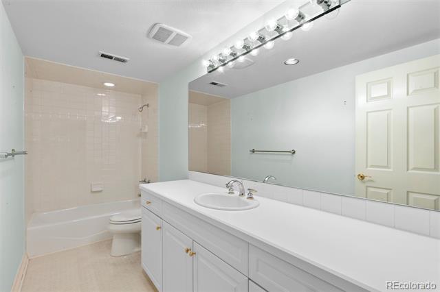2450 E Alameda Avenue Unit: 4