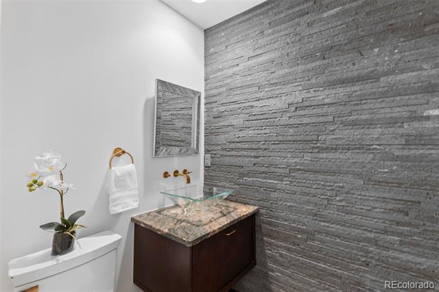 2450 E Alameda Avenue Unit: 4
