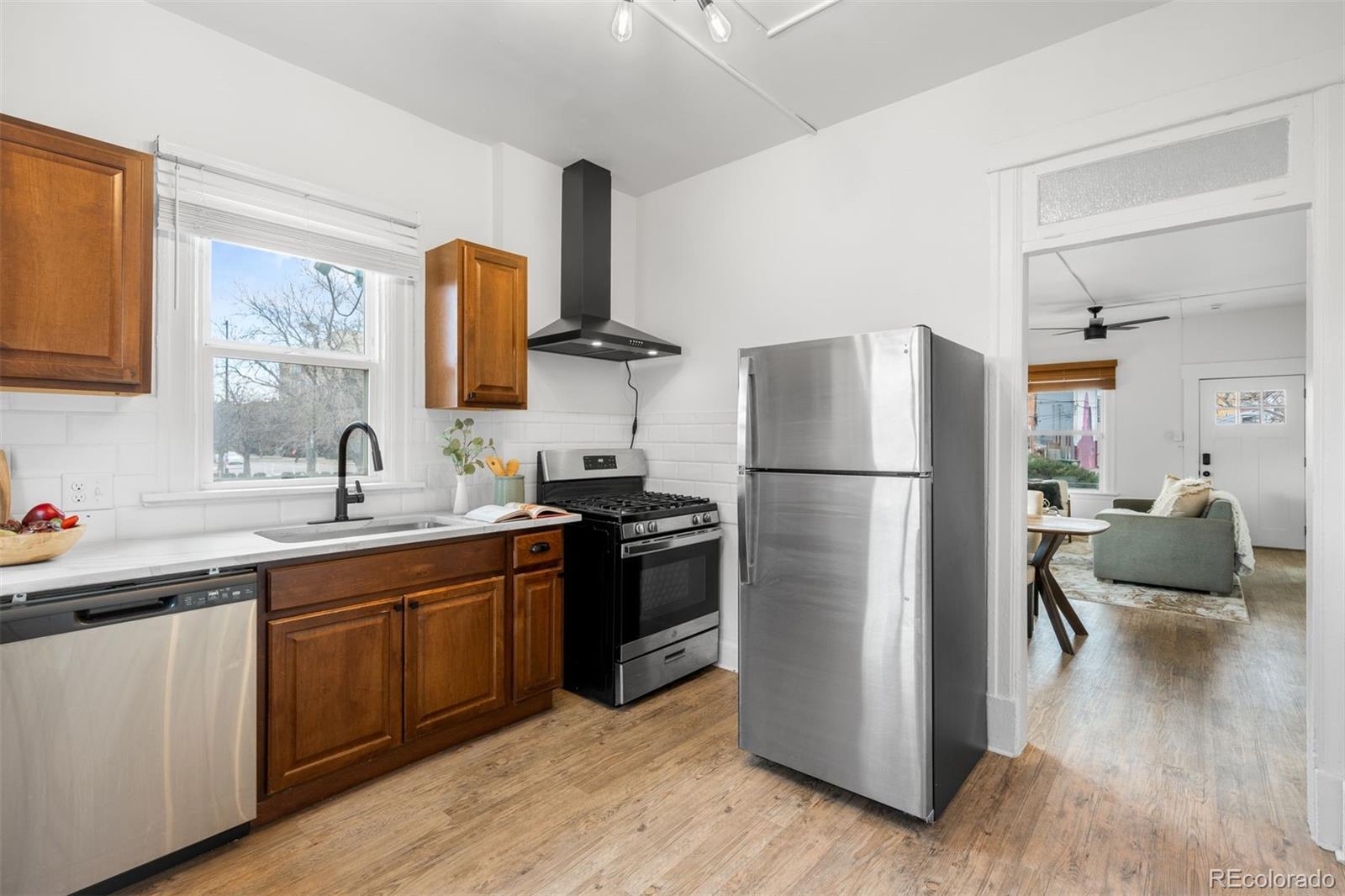 20 E 4th Avenue
