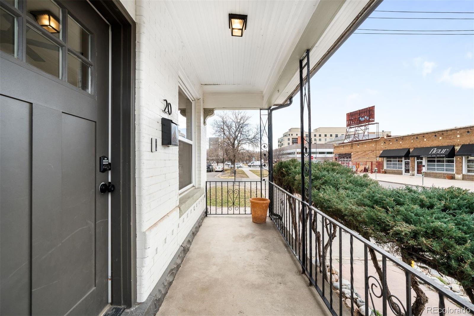 20 E 4th Avenue