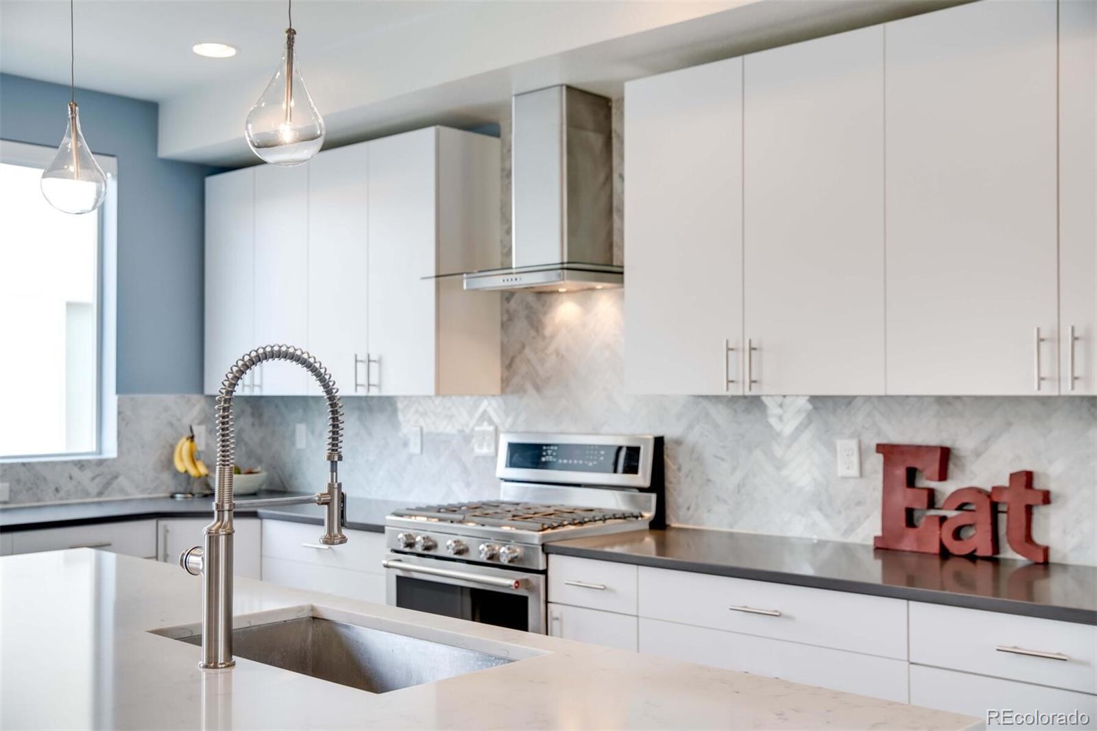 3855 E cedar