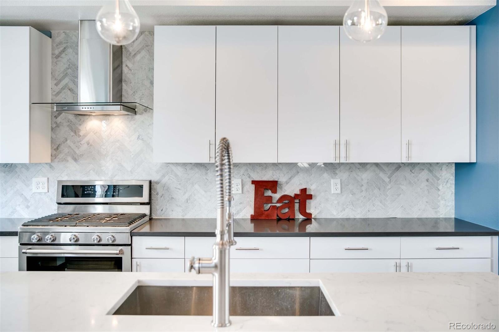 3855 E cedar