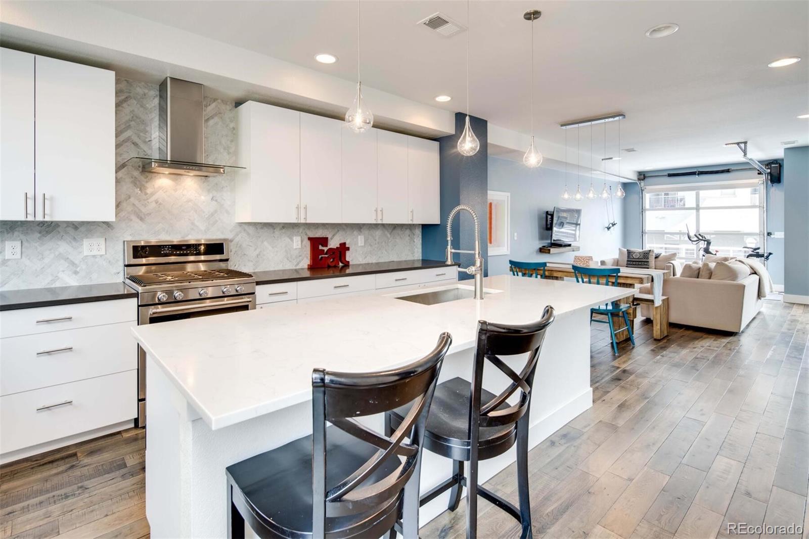 3855 E cedar