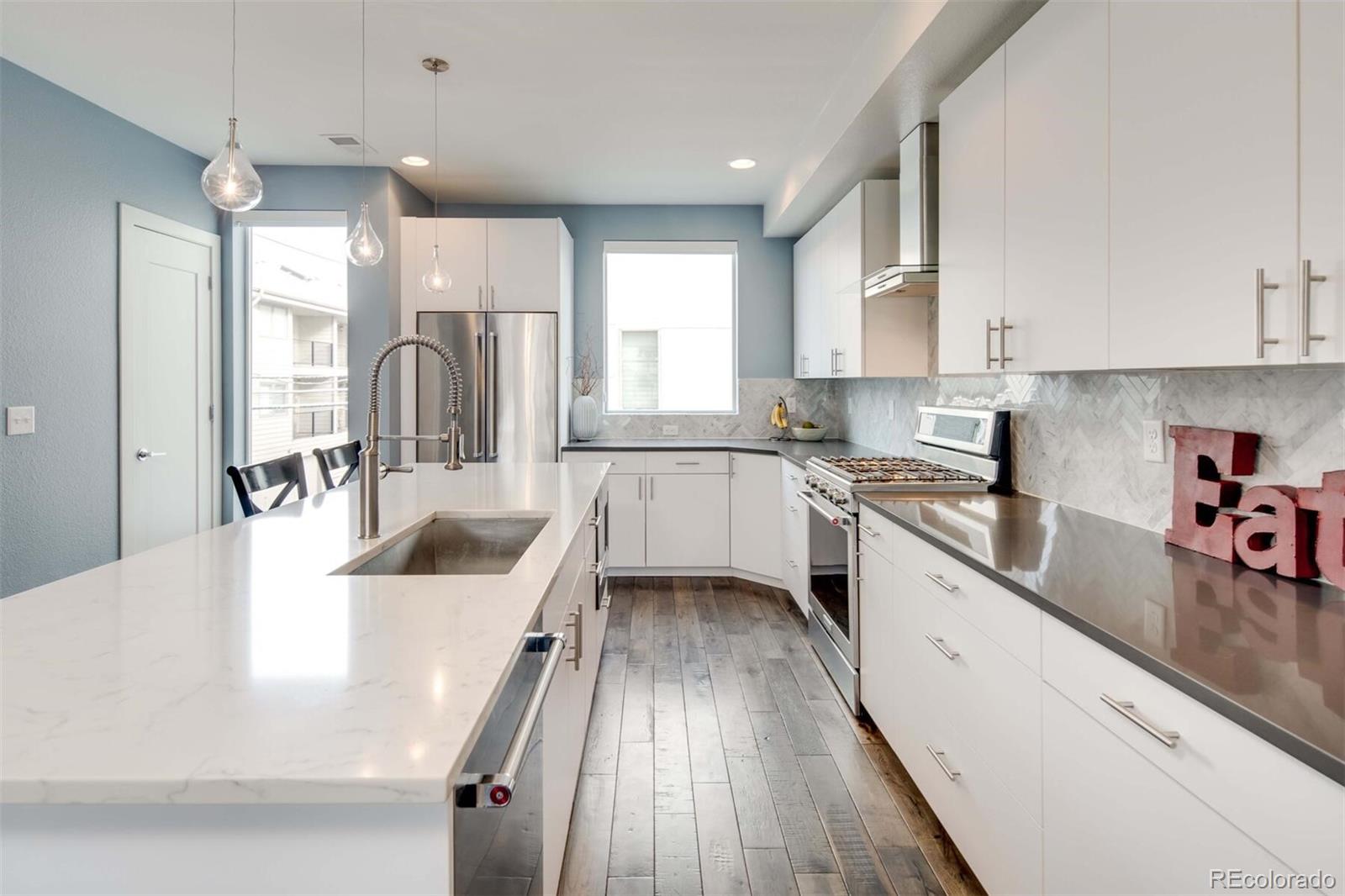 3855 E cedar