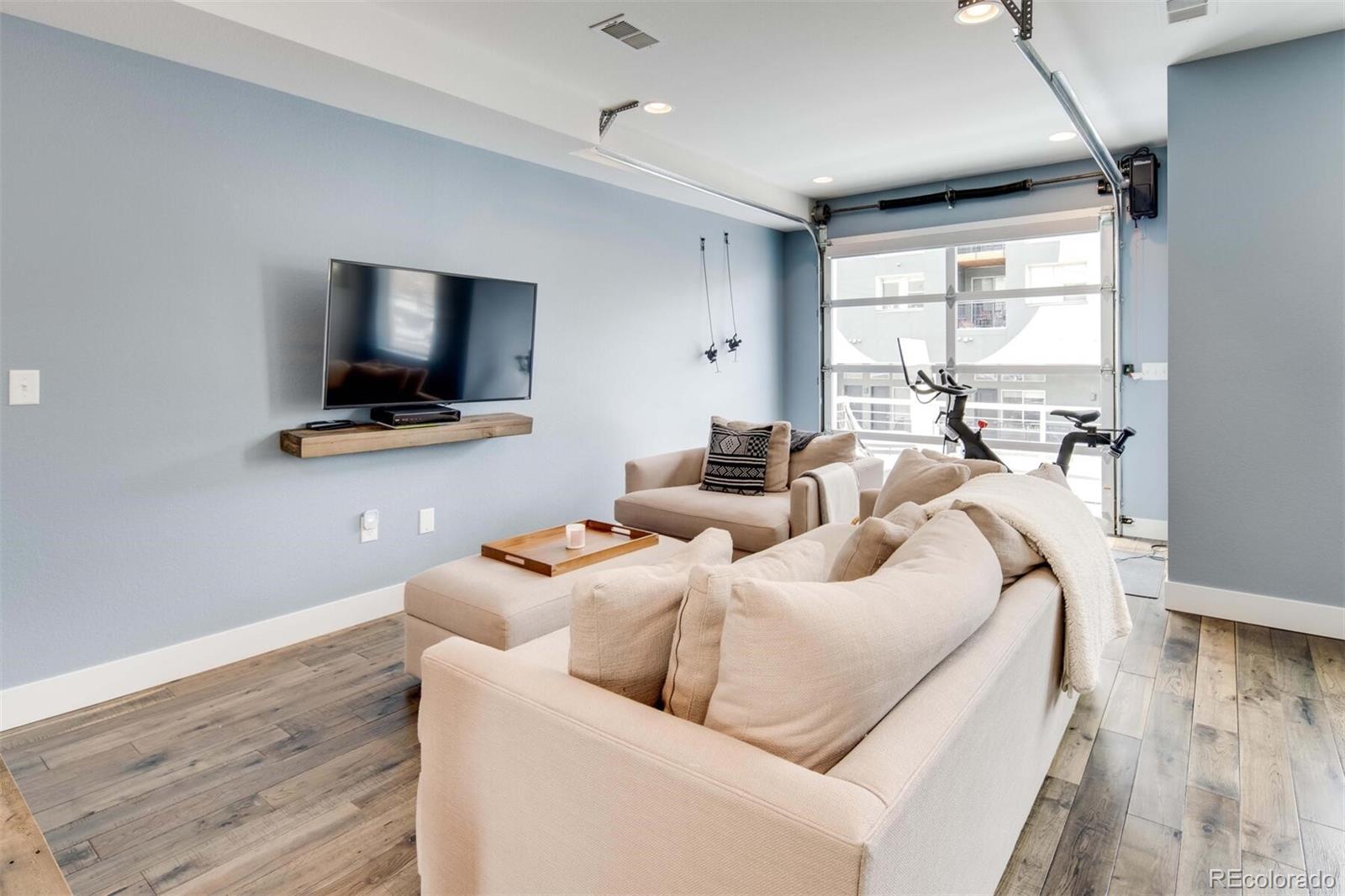 3855 E cedar