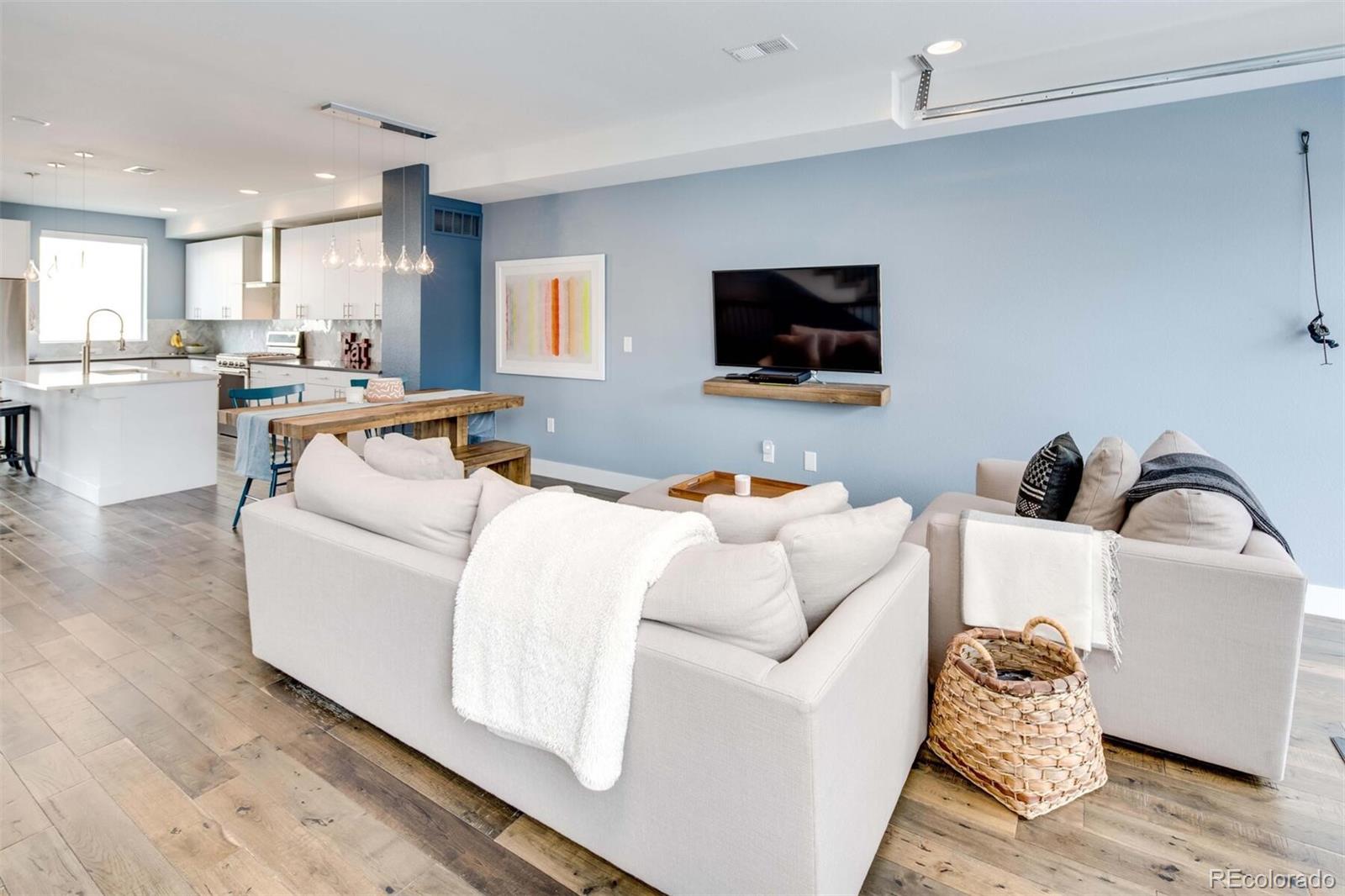 3855 E cedar
